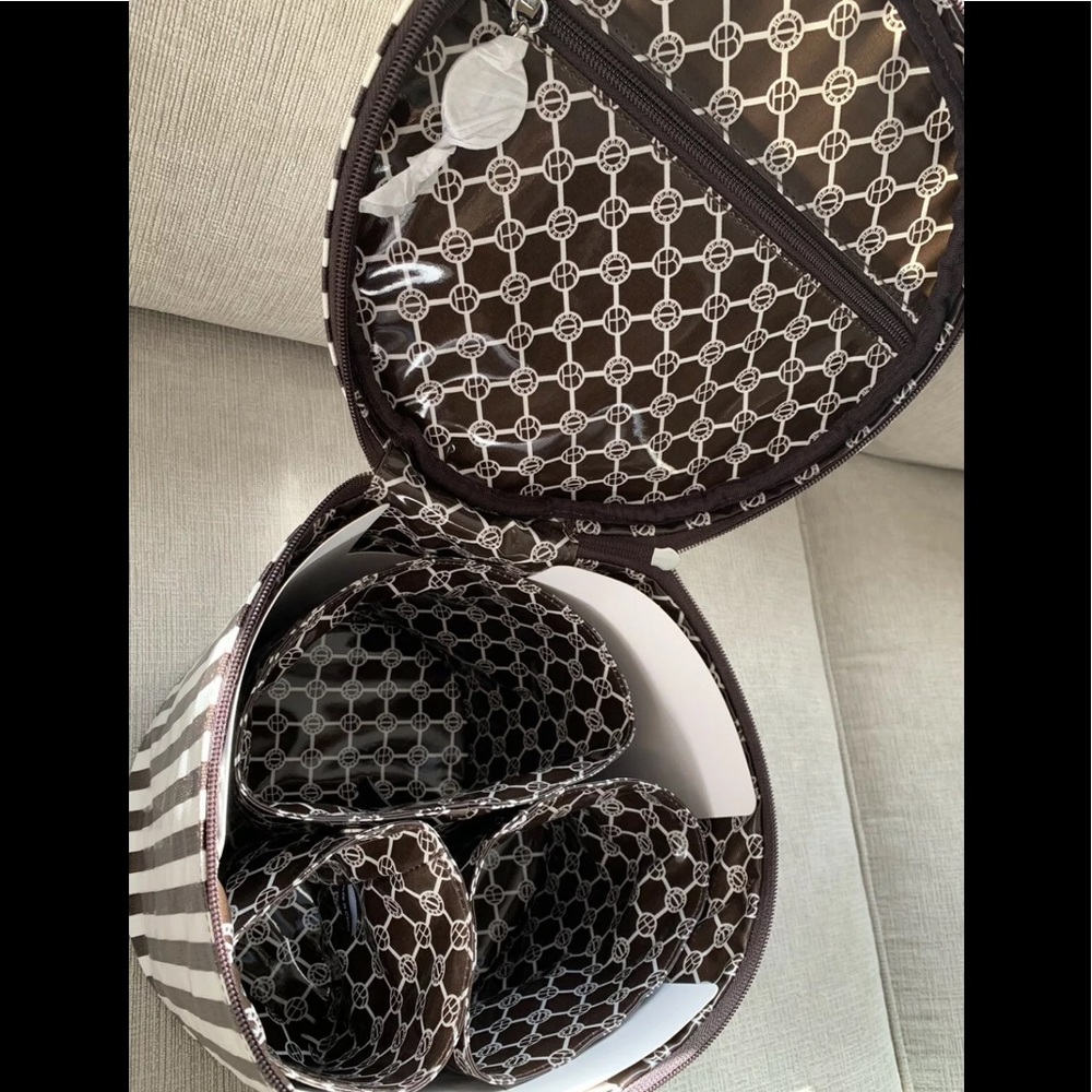 Henri bendel train case